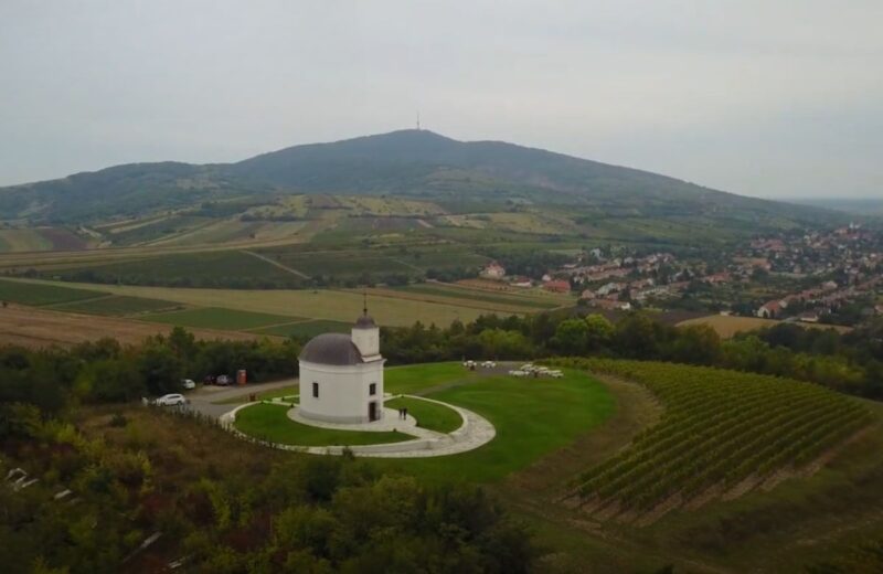 Mađarska vinska tradicija traje hiljadu godina, a Tokaj je UNESCO kulturna baština sa jedinstvenim podrumima.
