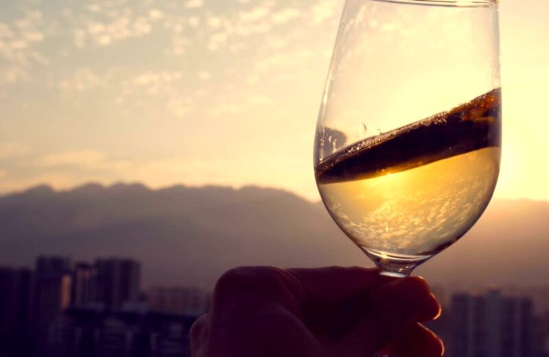 Proizvedena od svetlih sorti grožđa, njihova aroma varira od bogate i voćne do pikantne.